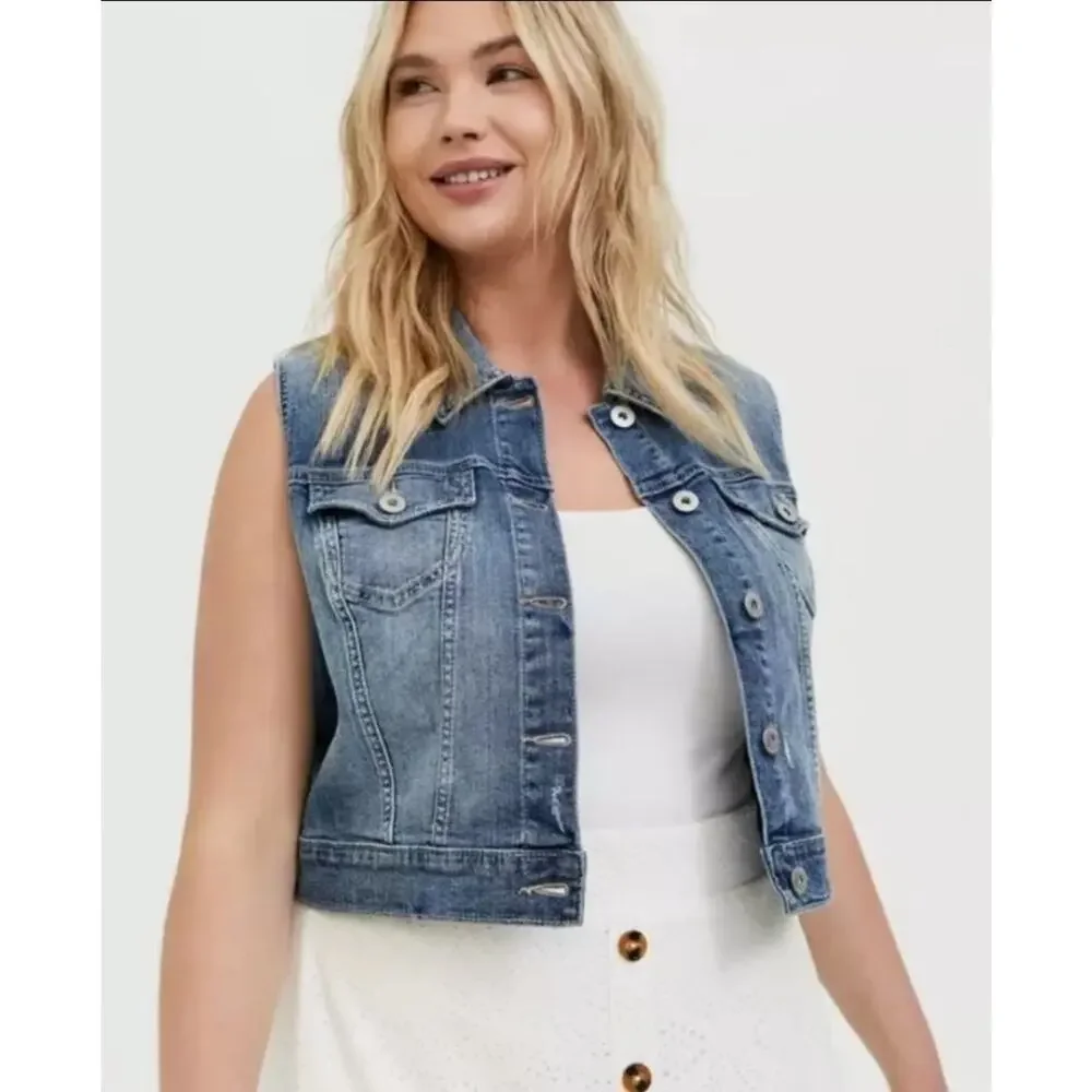 Torrid Women's Plus Size 2X Crop Denim Blue Medium Wash Button Up Collared Vest - Picture 1 of 8